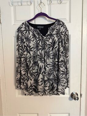 Harper Black & White Leaf-Print Long Sleeve Tunic